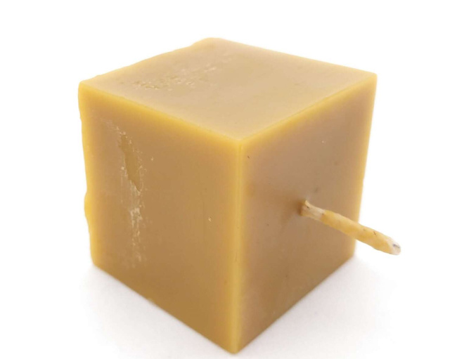 Beeswax candle cube pure 4.5 x 4.5 x 4.5 cm